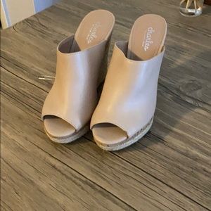 Charles David beige wedges size 6